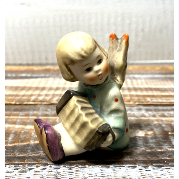 Vintage Goebel Angel Sitting Playing an Acordian 2.5" Tall West Germany - Picture 1 of 11